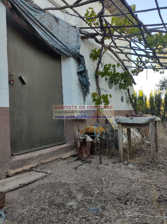 For sale of house in Povedilla