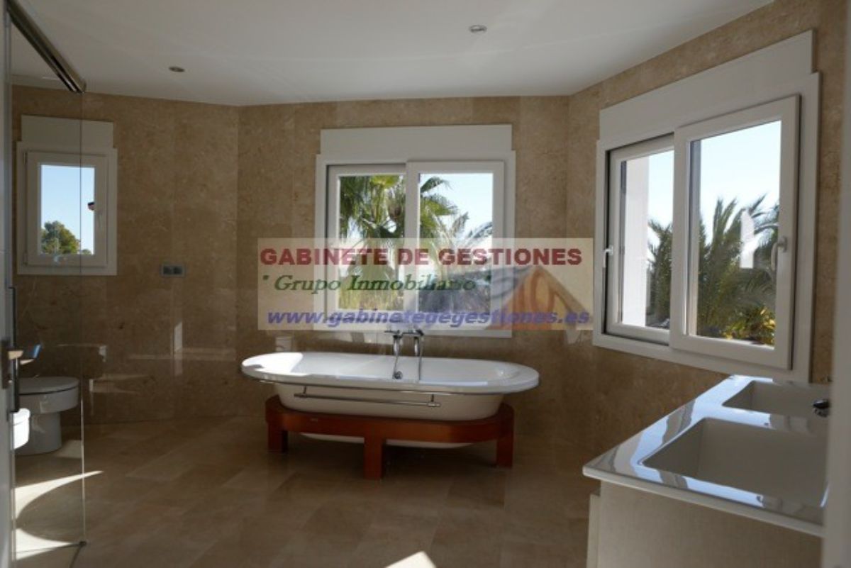 For sale of chalet in Benissa