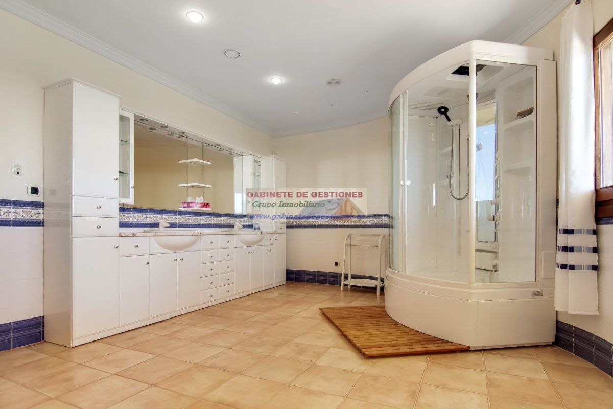 For sale of chalet in Calpe