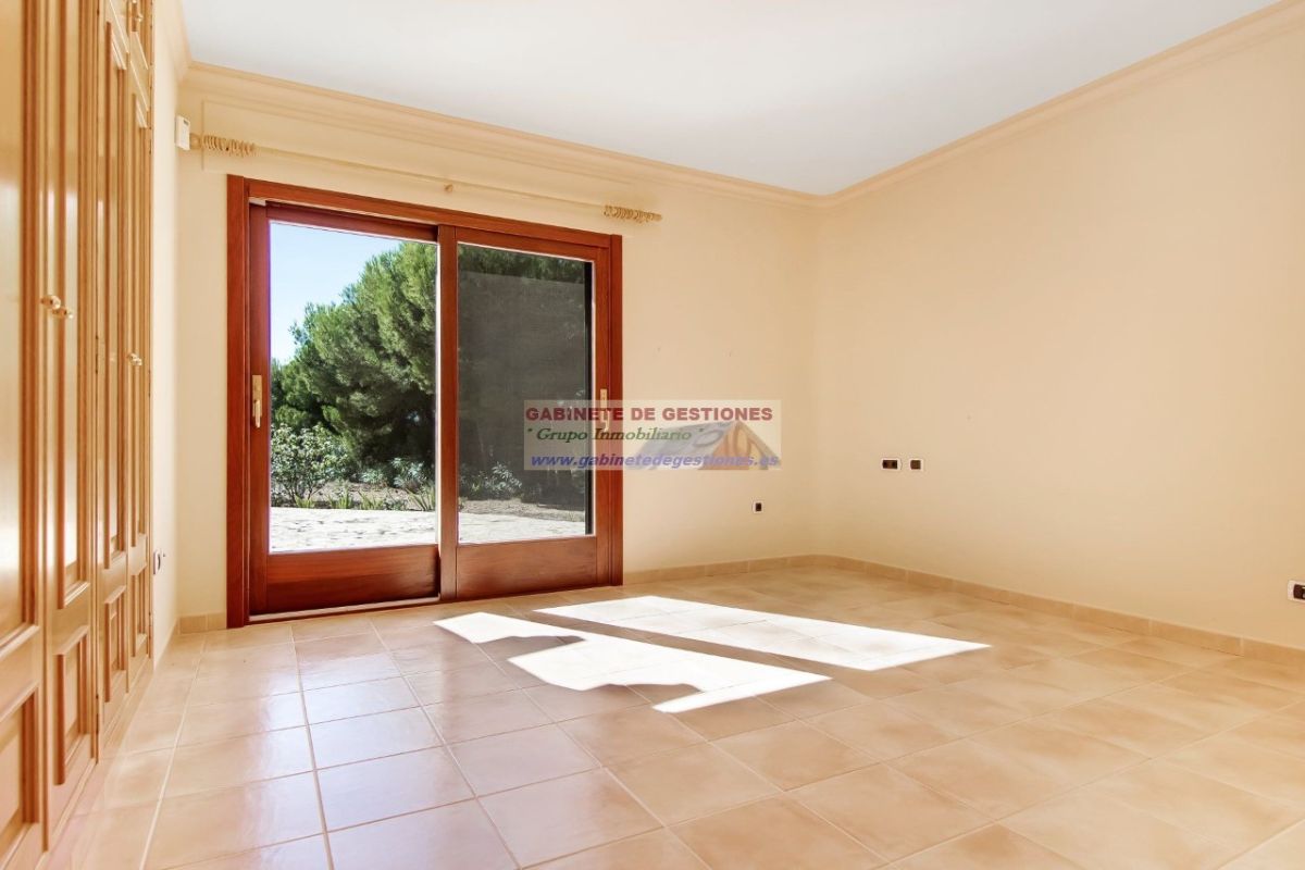 For sale of chalet in Calpe