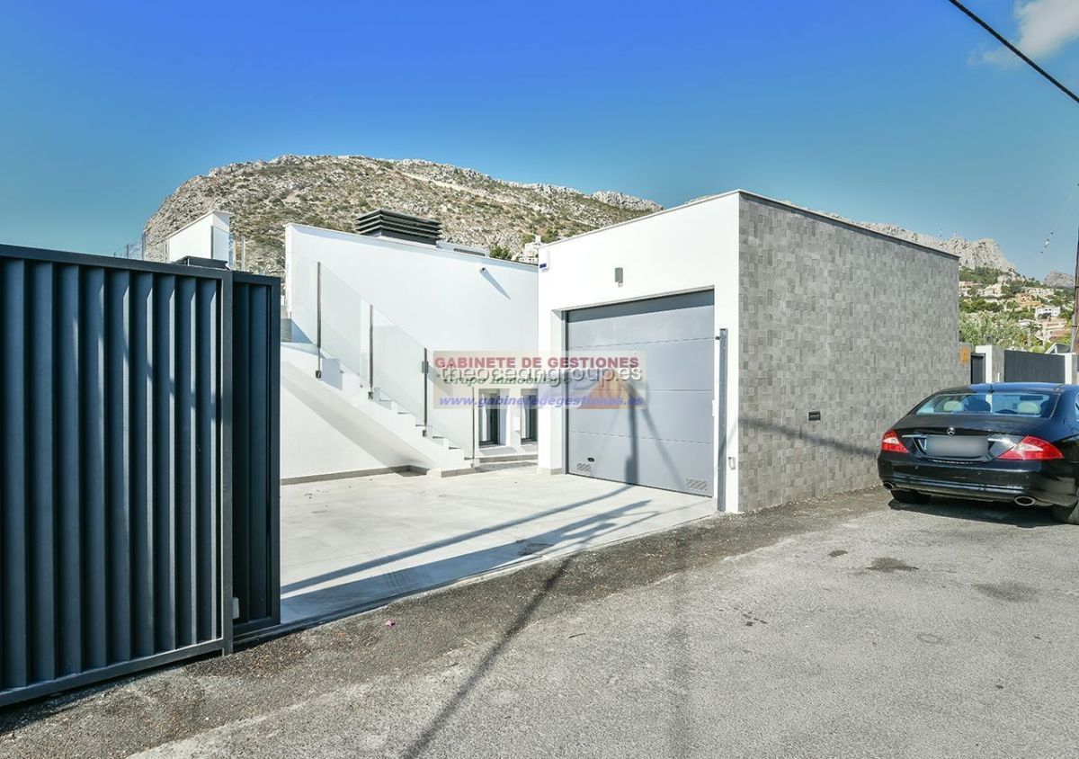 For sale of chalet in Calpe