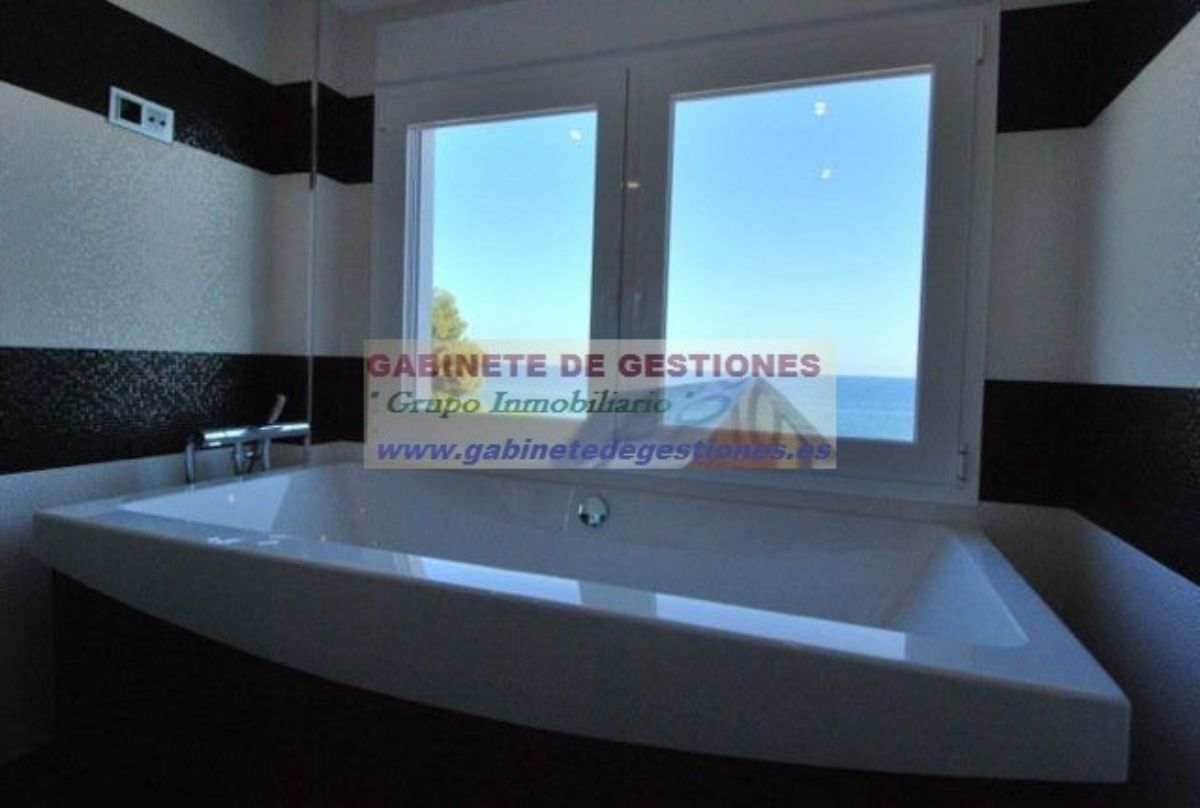 For sale of chalet in Calpe