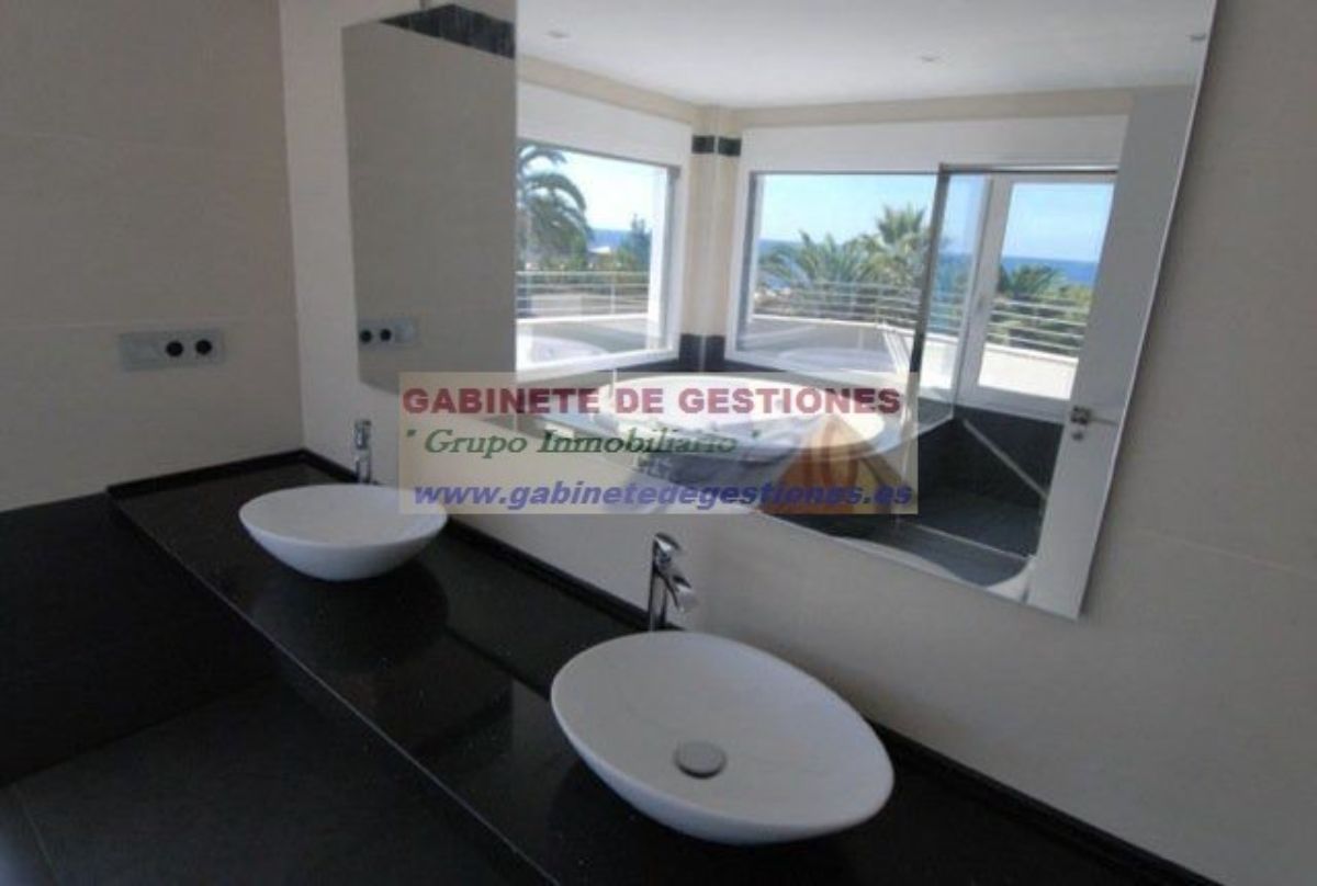 For sale of chalet in Calpe