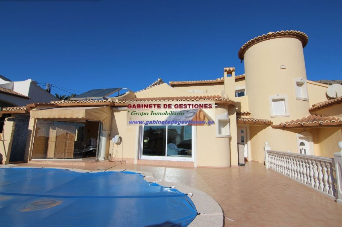 For sale of chalet in Calpe