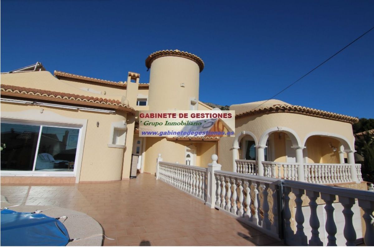 For sale of chalet in Calpe