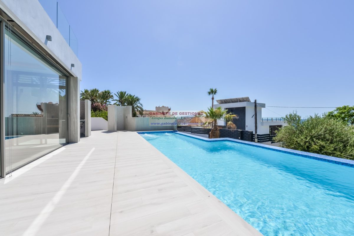 For sale of chalet in Calpe