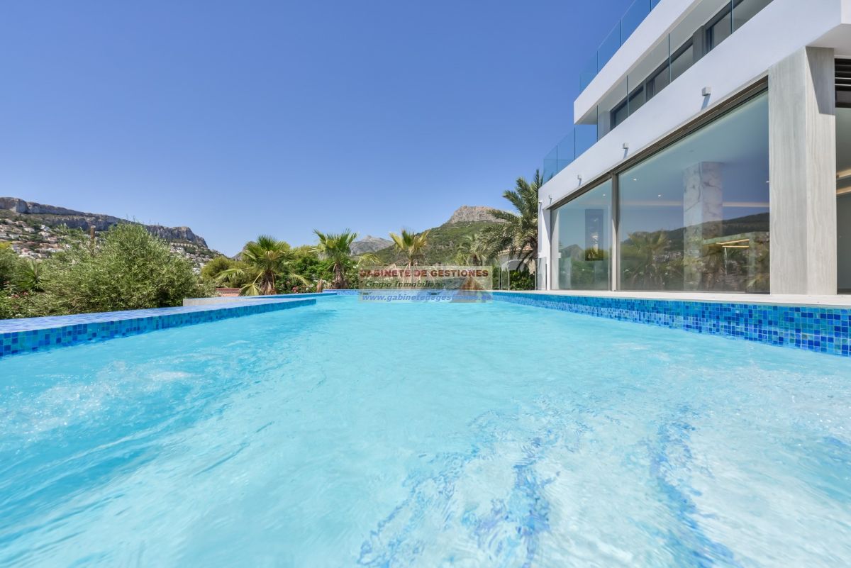 For sale of chalet in Calpe