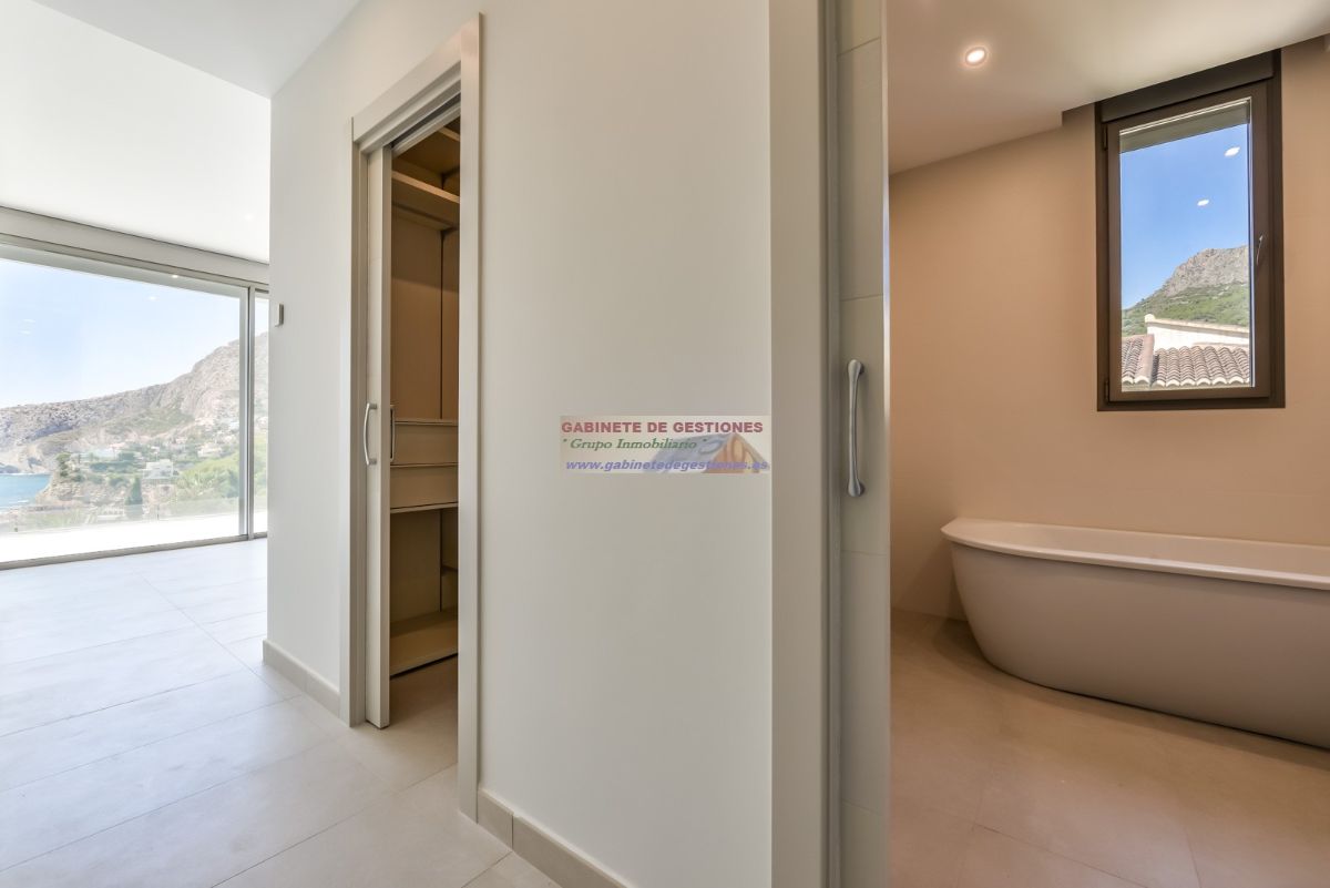For sale of chalet in Calpe