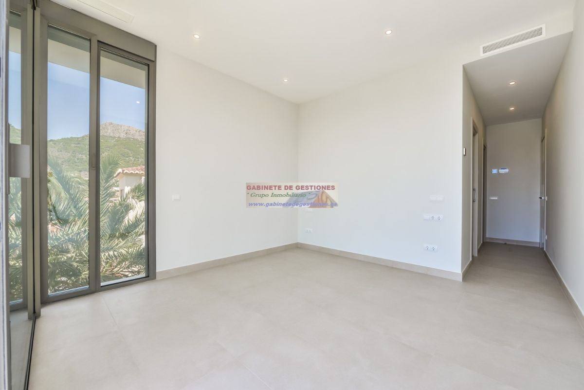 For sale of chalet in Calpe