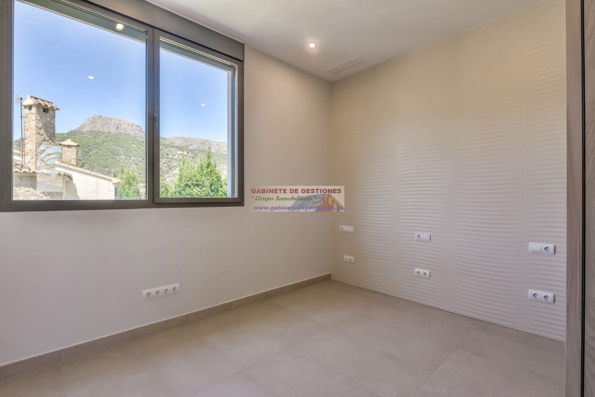 For sale of chalet in Calpe