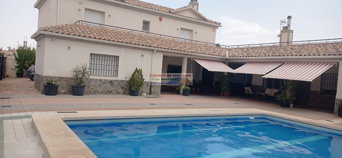 For sale of chalet in Albacete