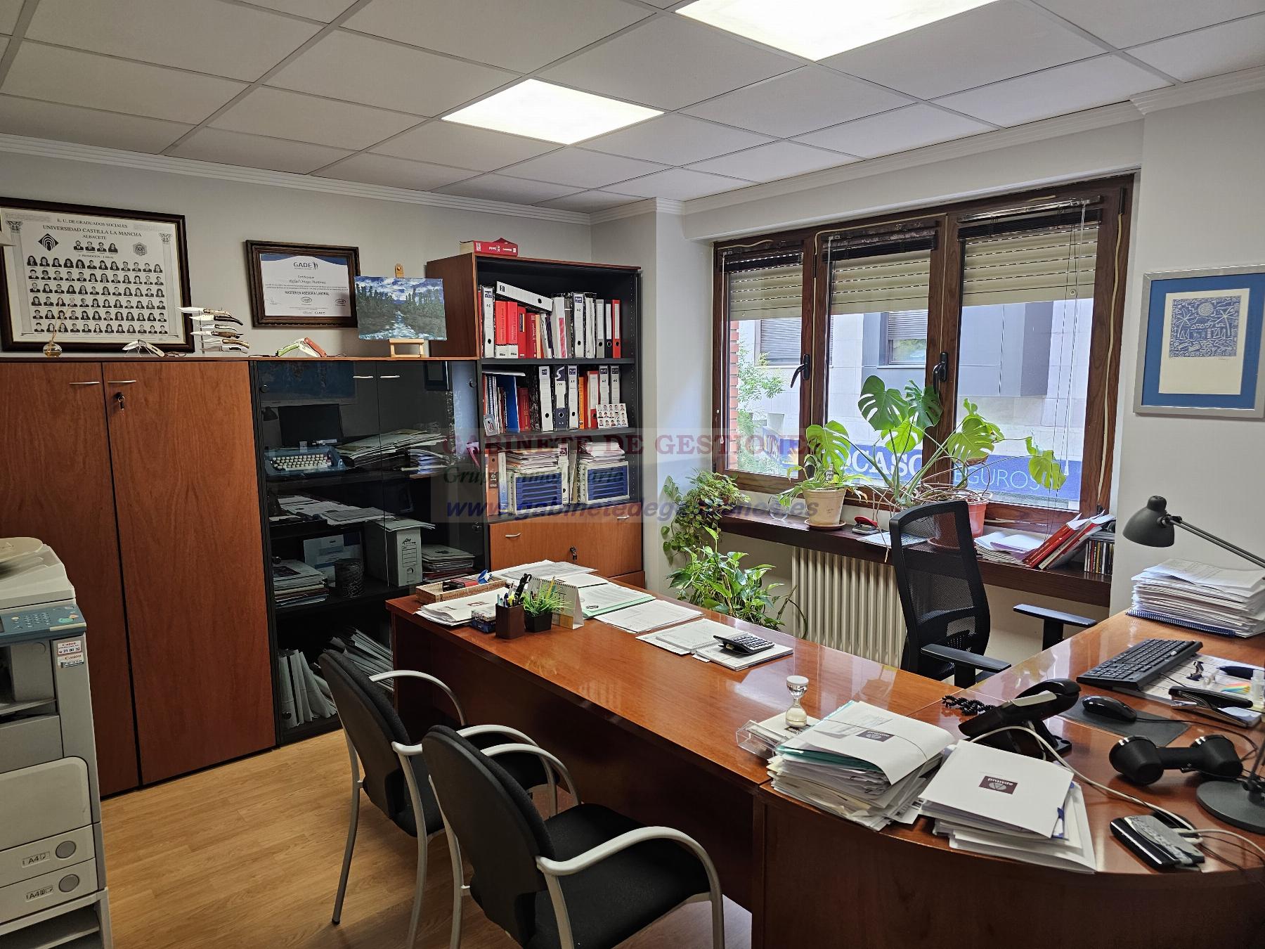 For sale of office in Albacete