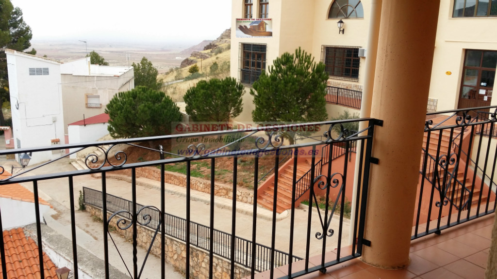 For sale of hotel in Alcaraz