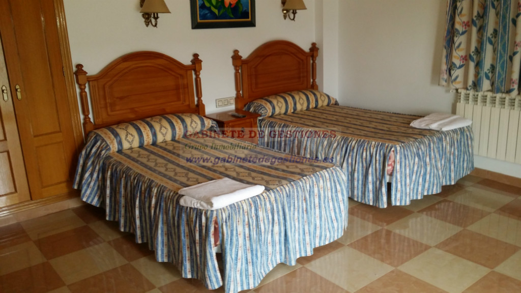 For sale of hotel in Alcaraz