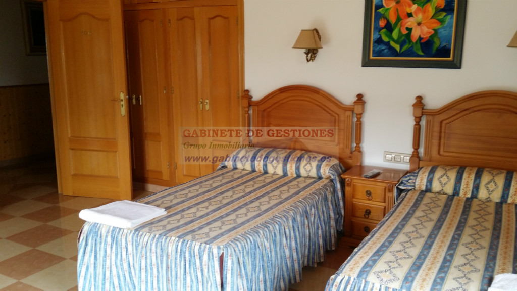 For sale of hotel in Alcaraz