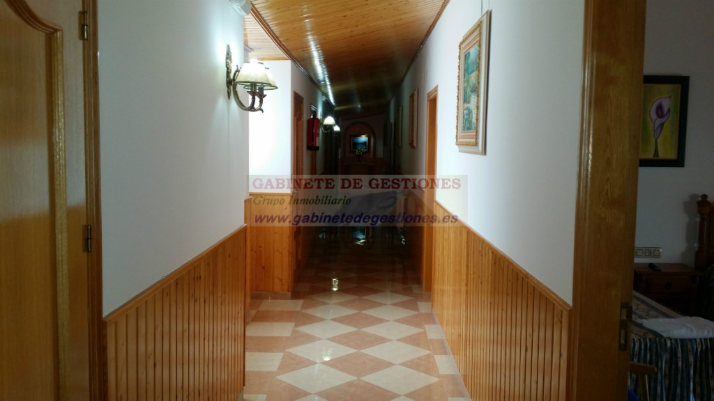 For sale of hotel in Alcaraz