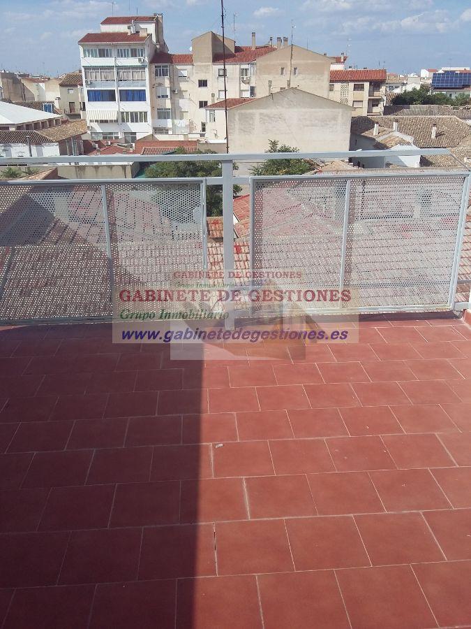 For sale of duplex in La Roda