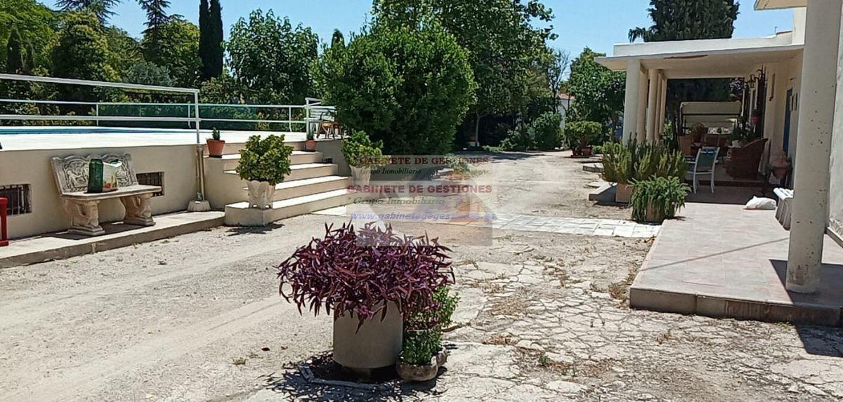 For sale of chalet in Albacete