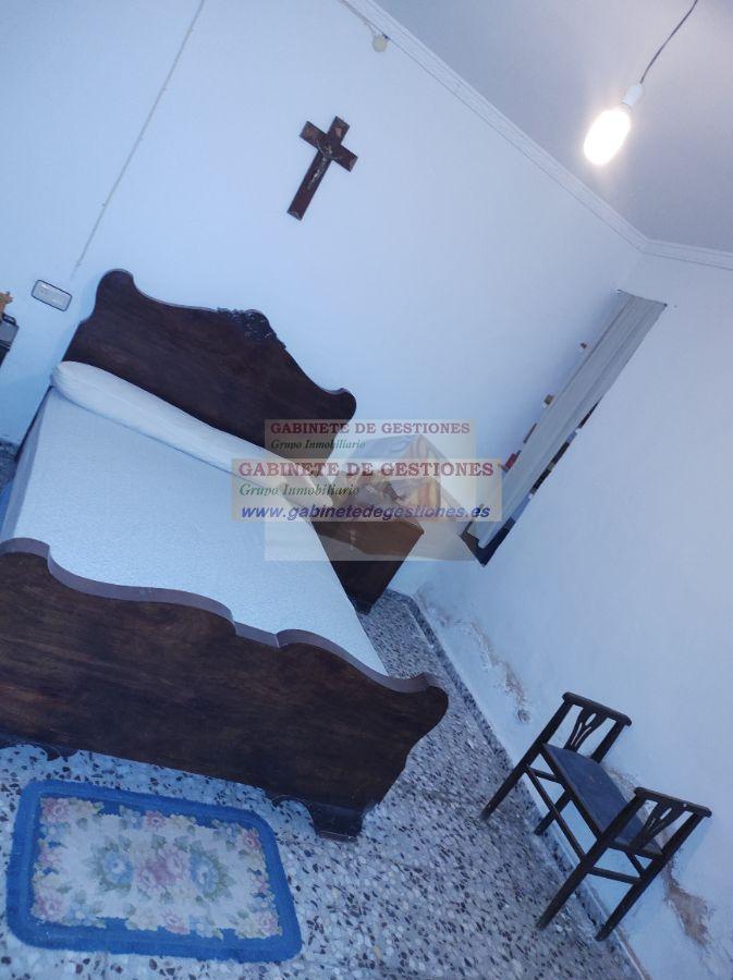 For sale of house in Povedilla