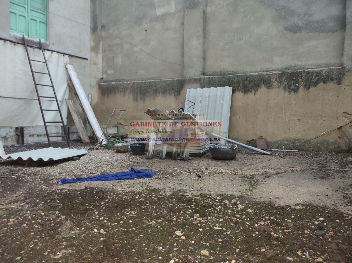 For sale of house in Povedilla