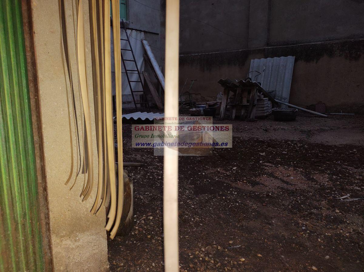 For sale of house in Povedilla