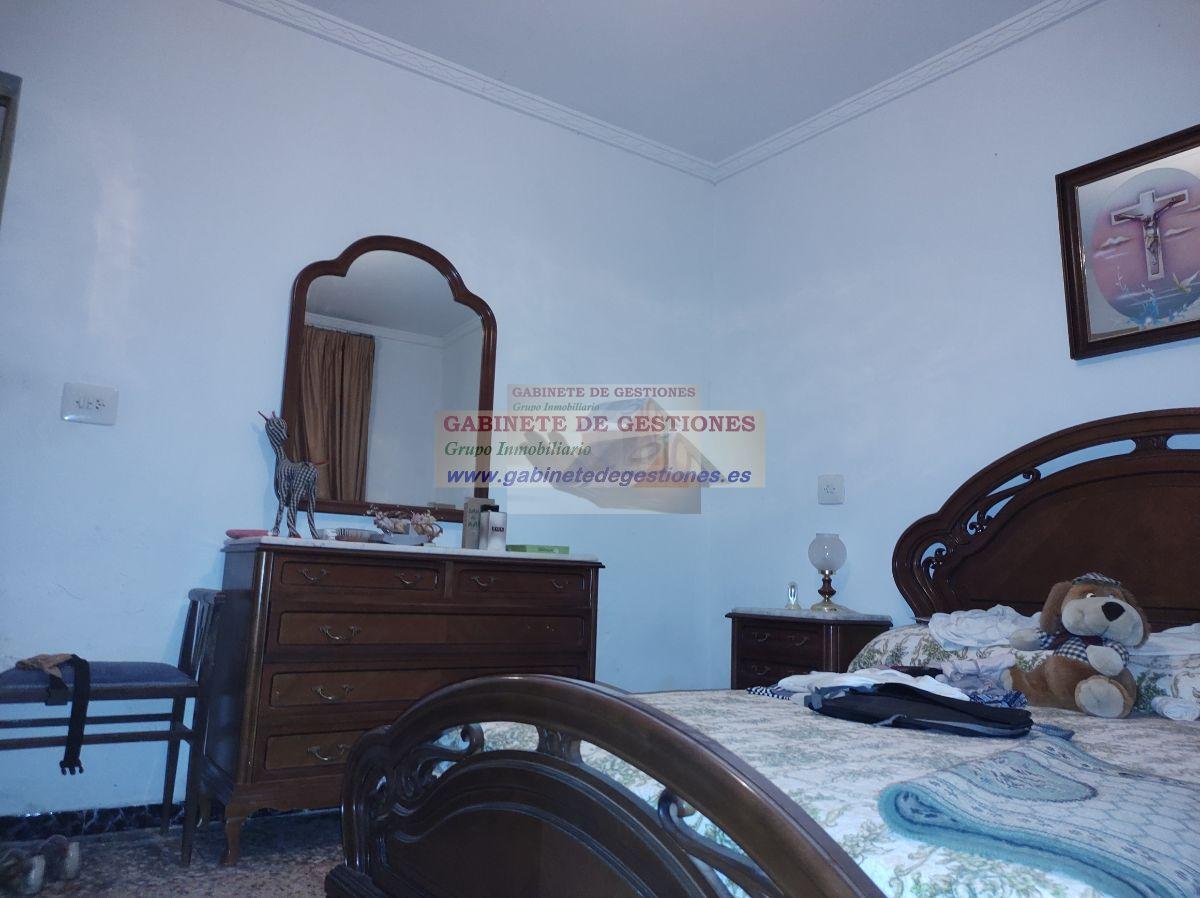 For sale of house in Povedilla