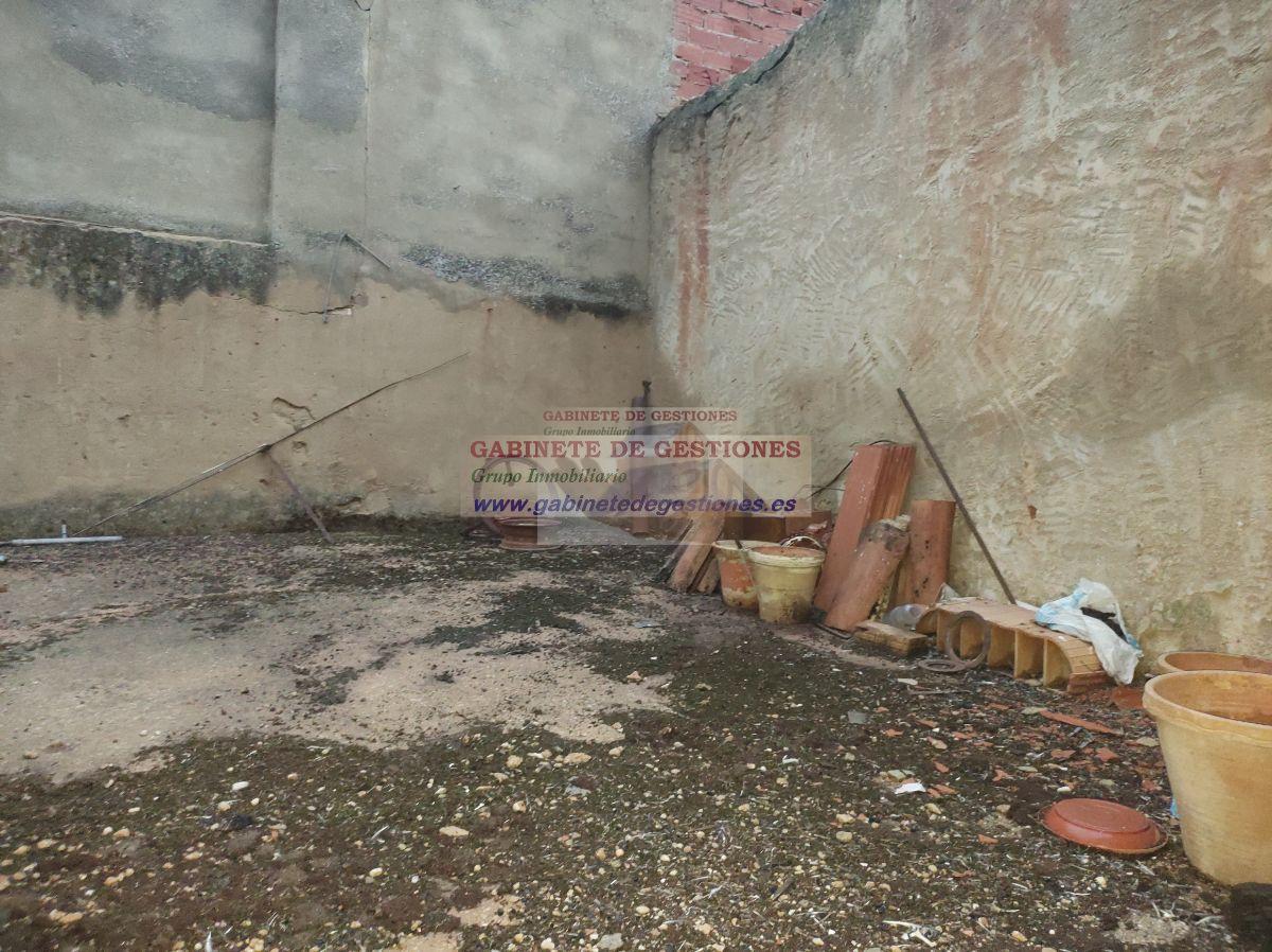 For sale of house in Povedilla