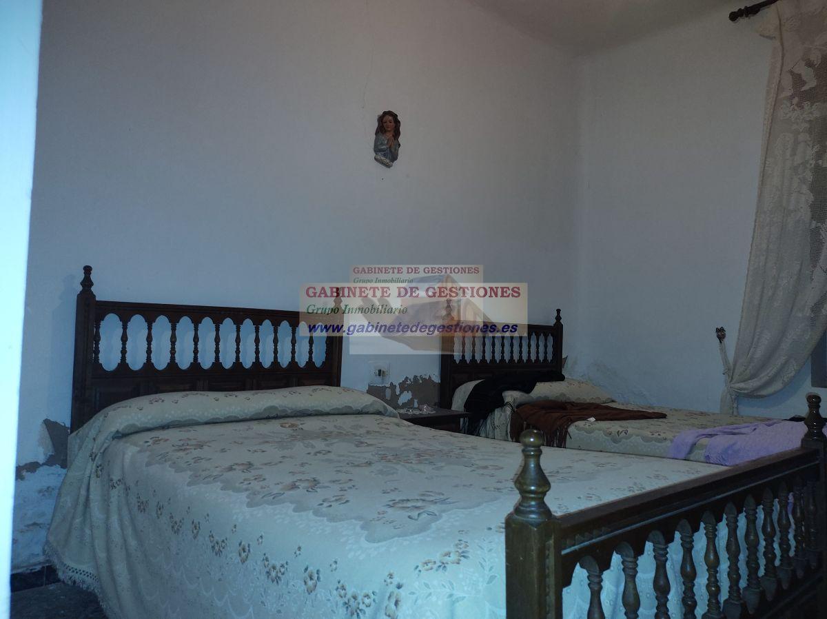 For sale of house in Povedilla