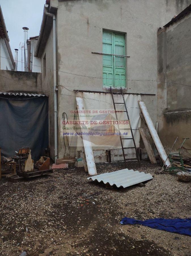 For sale of house in Povedilla