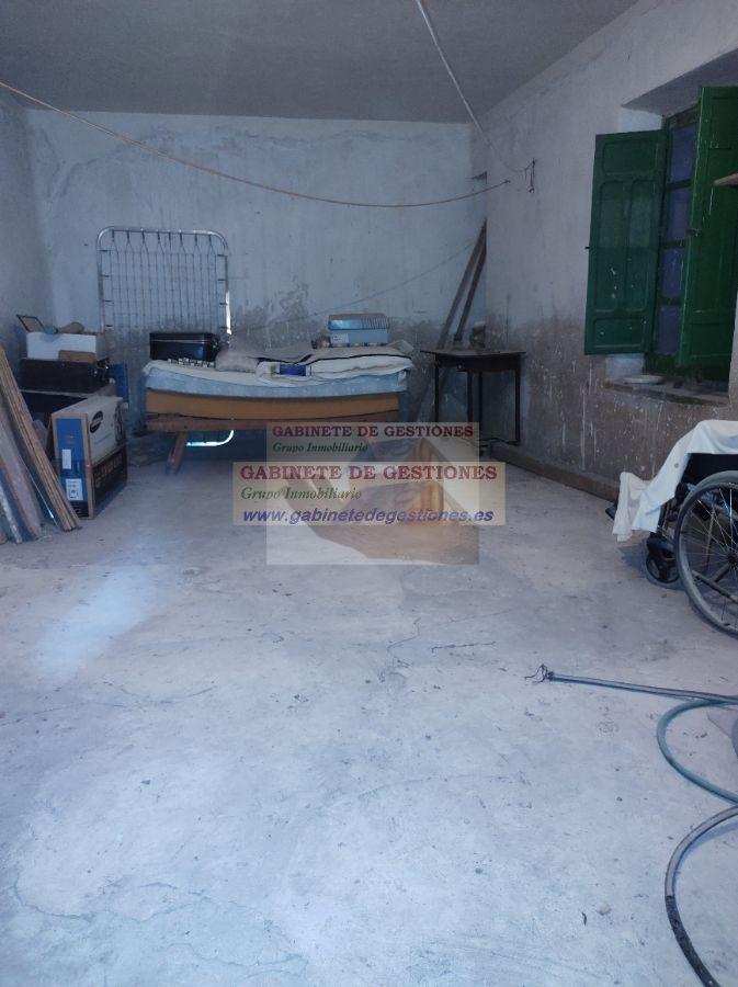 For sale of house in Povedilla