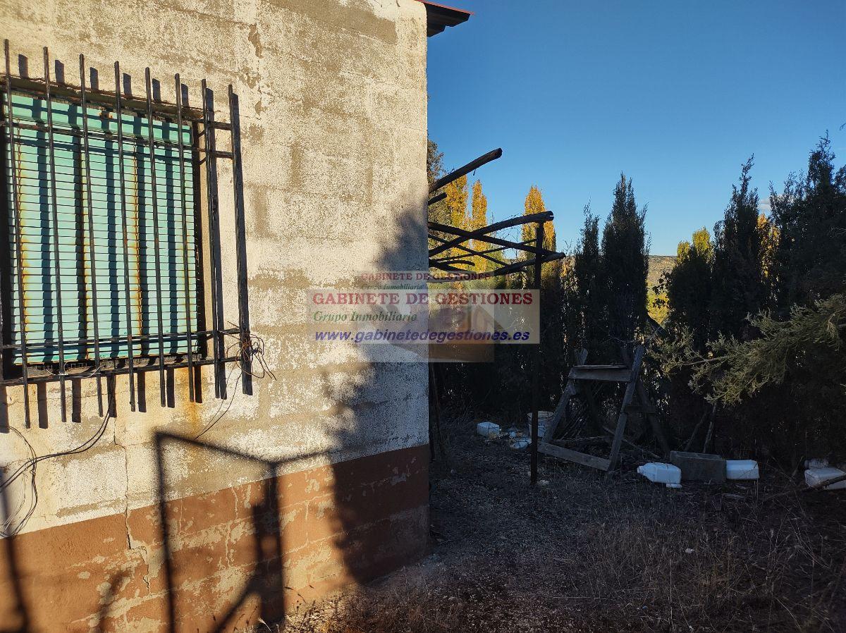 For sale of house in Povedilla