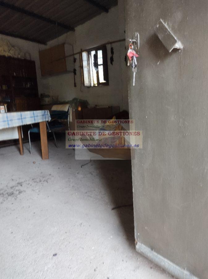 For sale of house in Povedilla