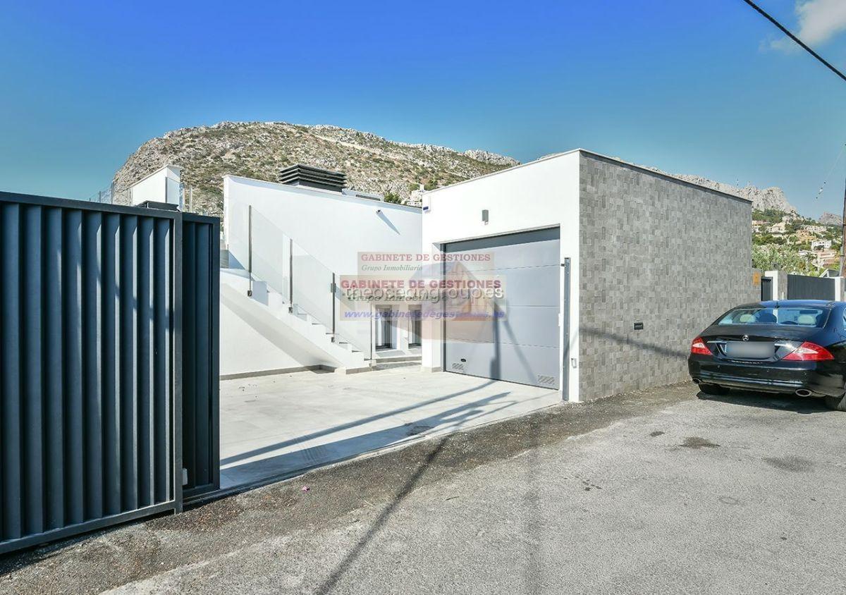 For sale of chalet in Calpe