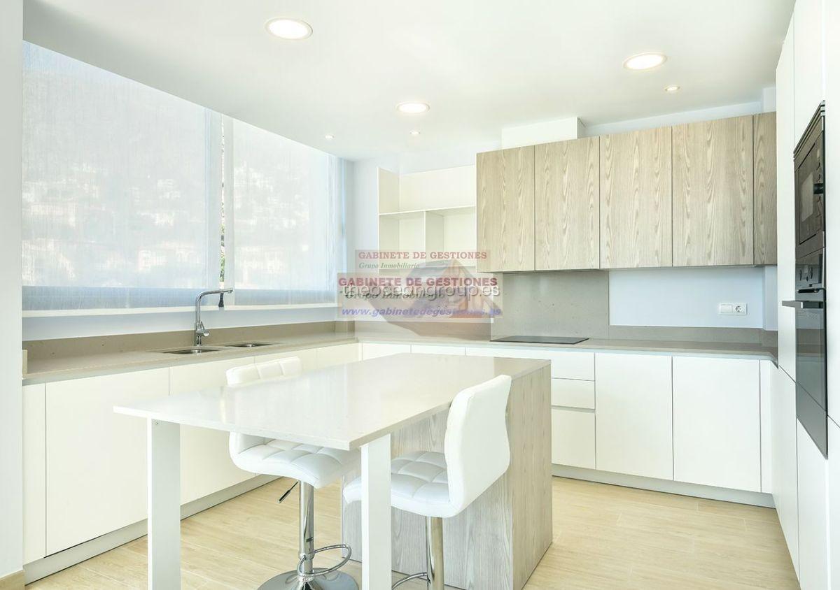 For sale of chalet in Calpe