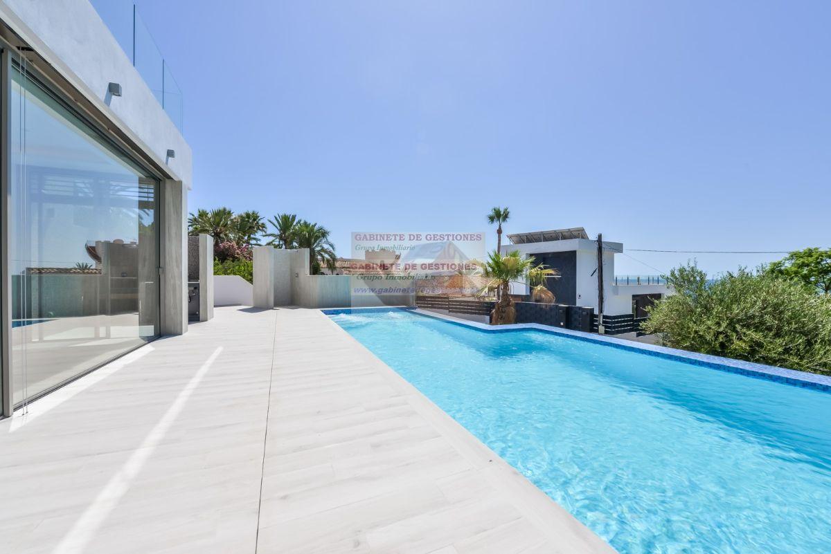 For sale of chalet in Calpe