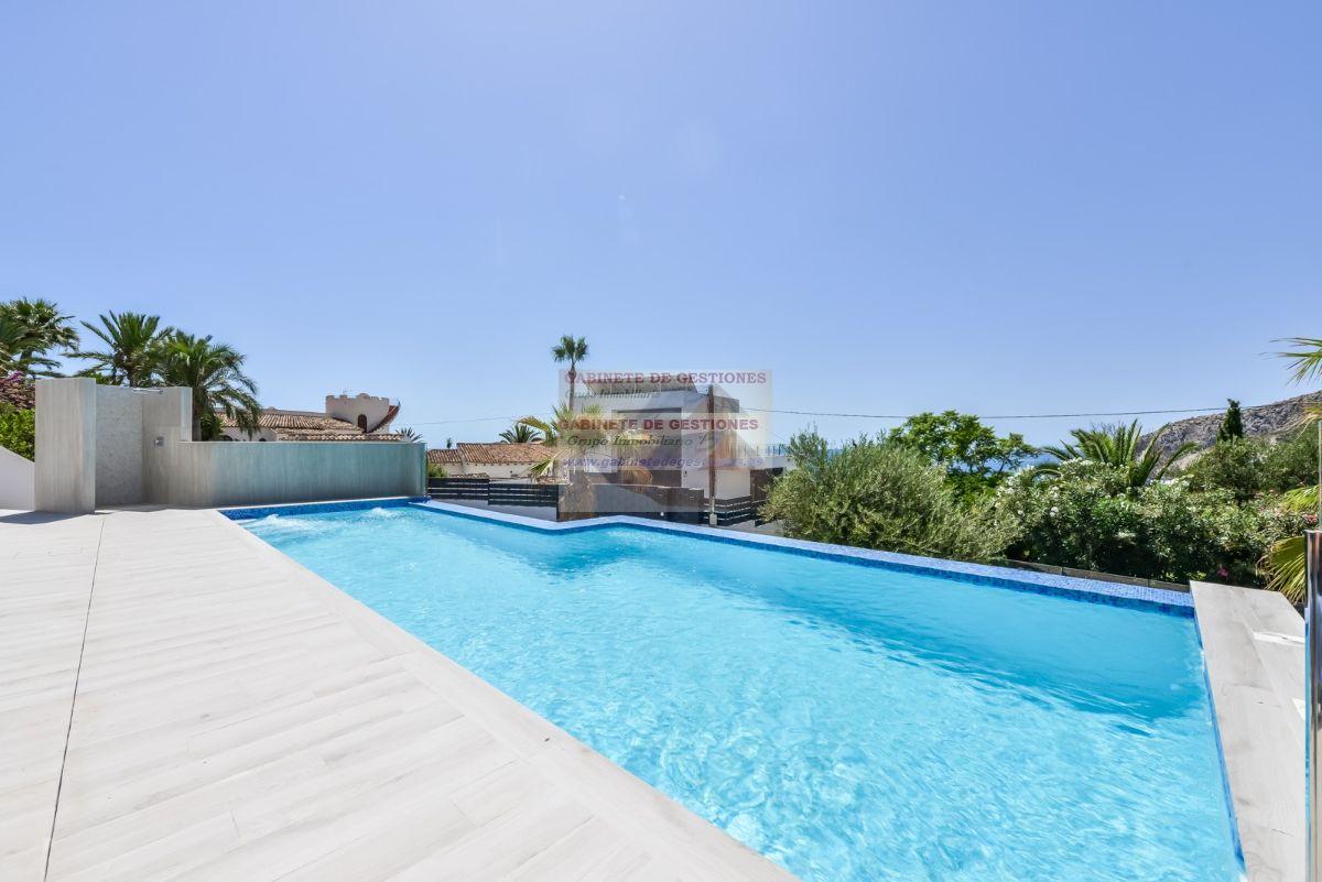For sale of chalet in Calpe