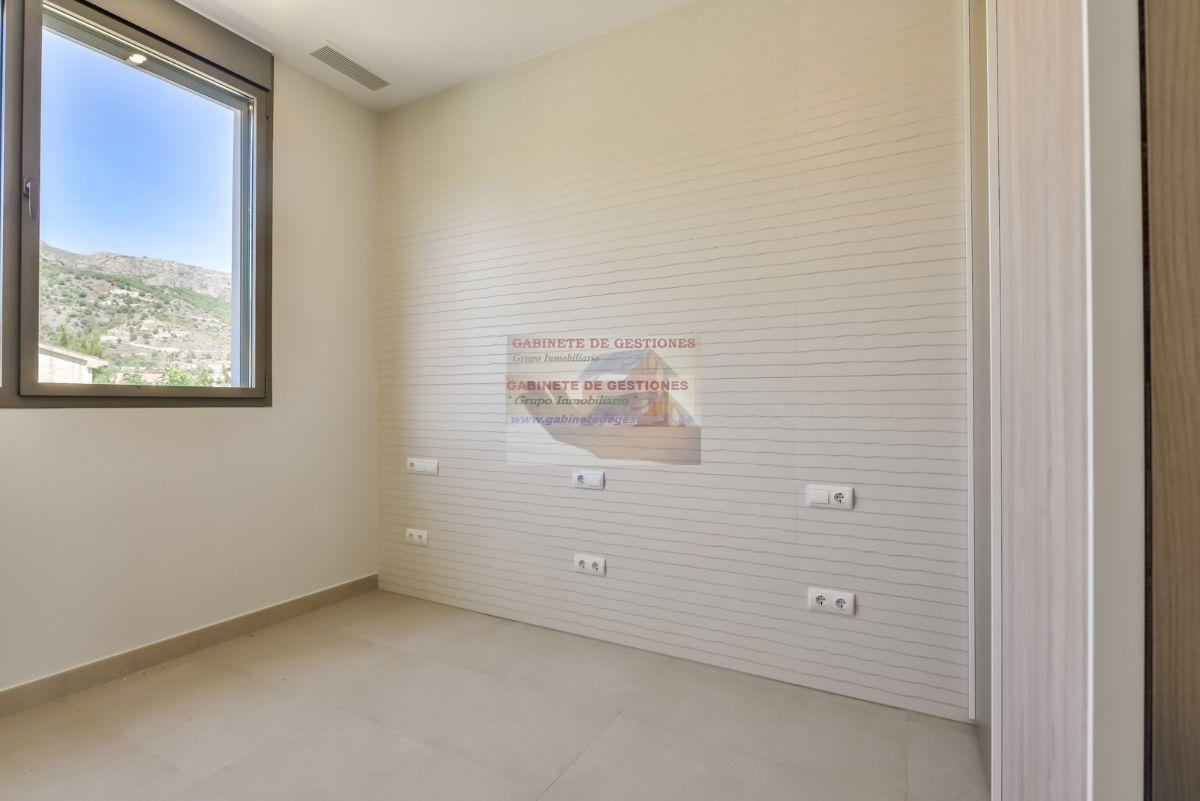For sale of chalet in Calpe