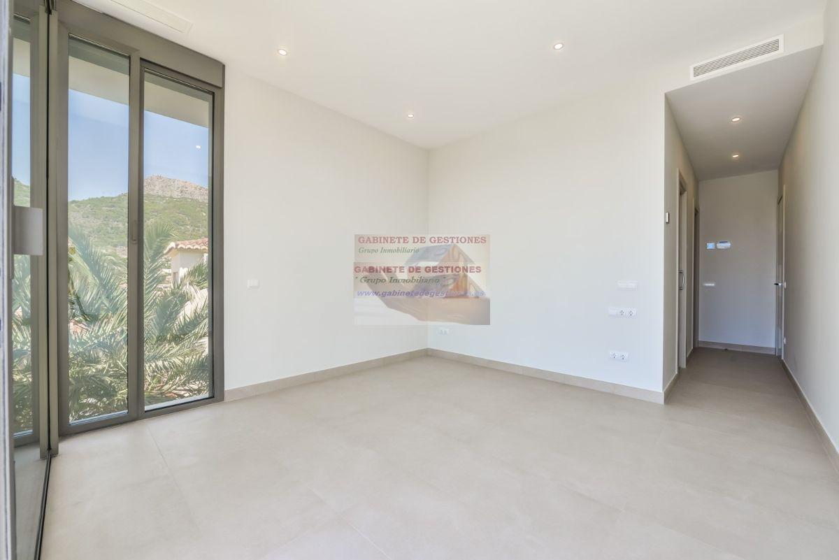 For sale of chalet in Calpe