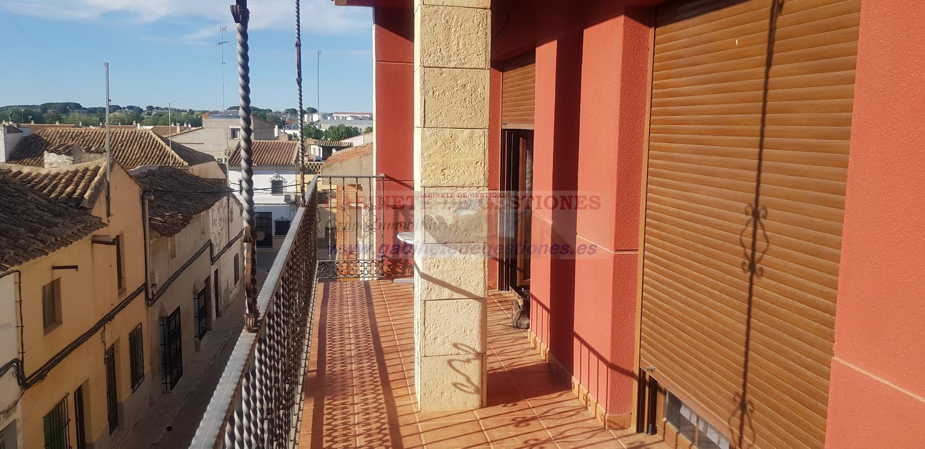 For sale of house in Tarazona de la Mancha