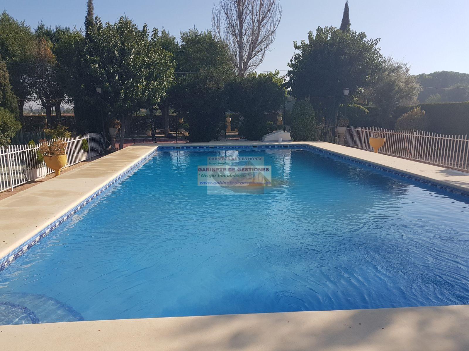 For sale of chalet in Albacete