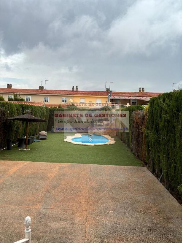 For sale of chalet in La Gineta