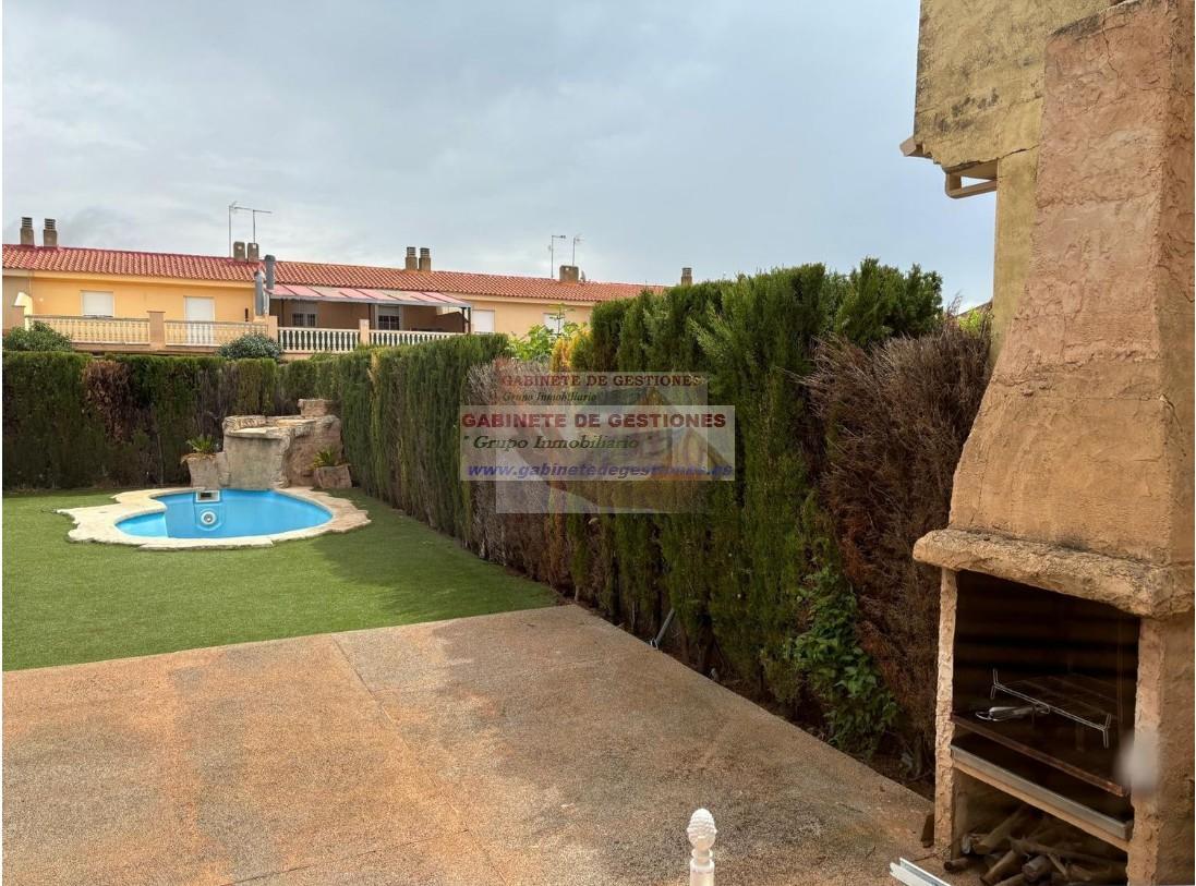 For sale of chalet in La Gineta