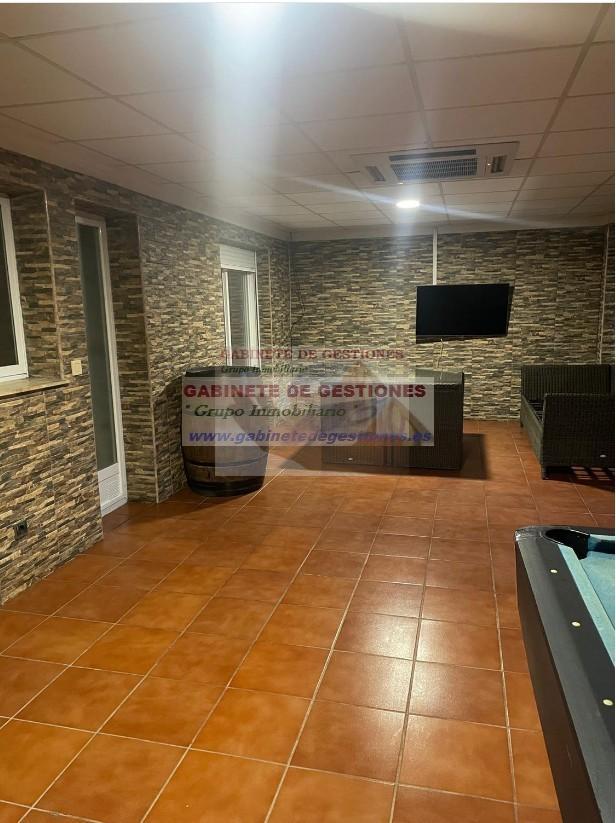 For sale of chalet in La Gineta