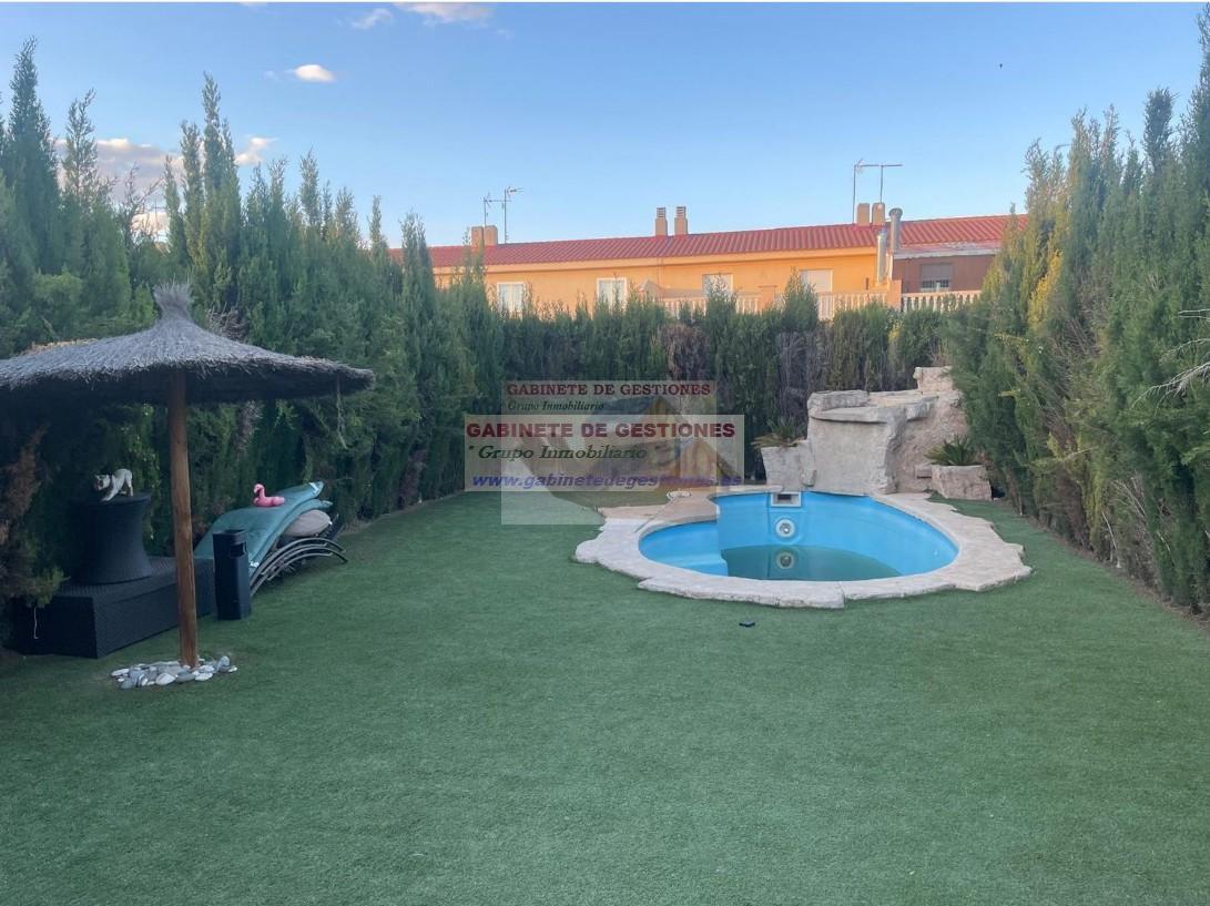 For sale of chalet in La Gineta
