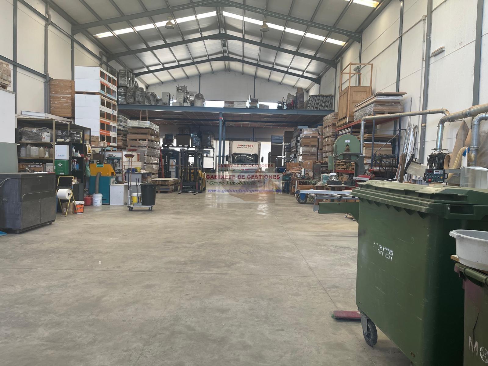 For sale of industrial plant/warehouse in La Gineta