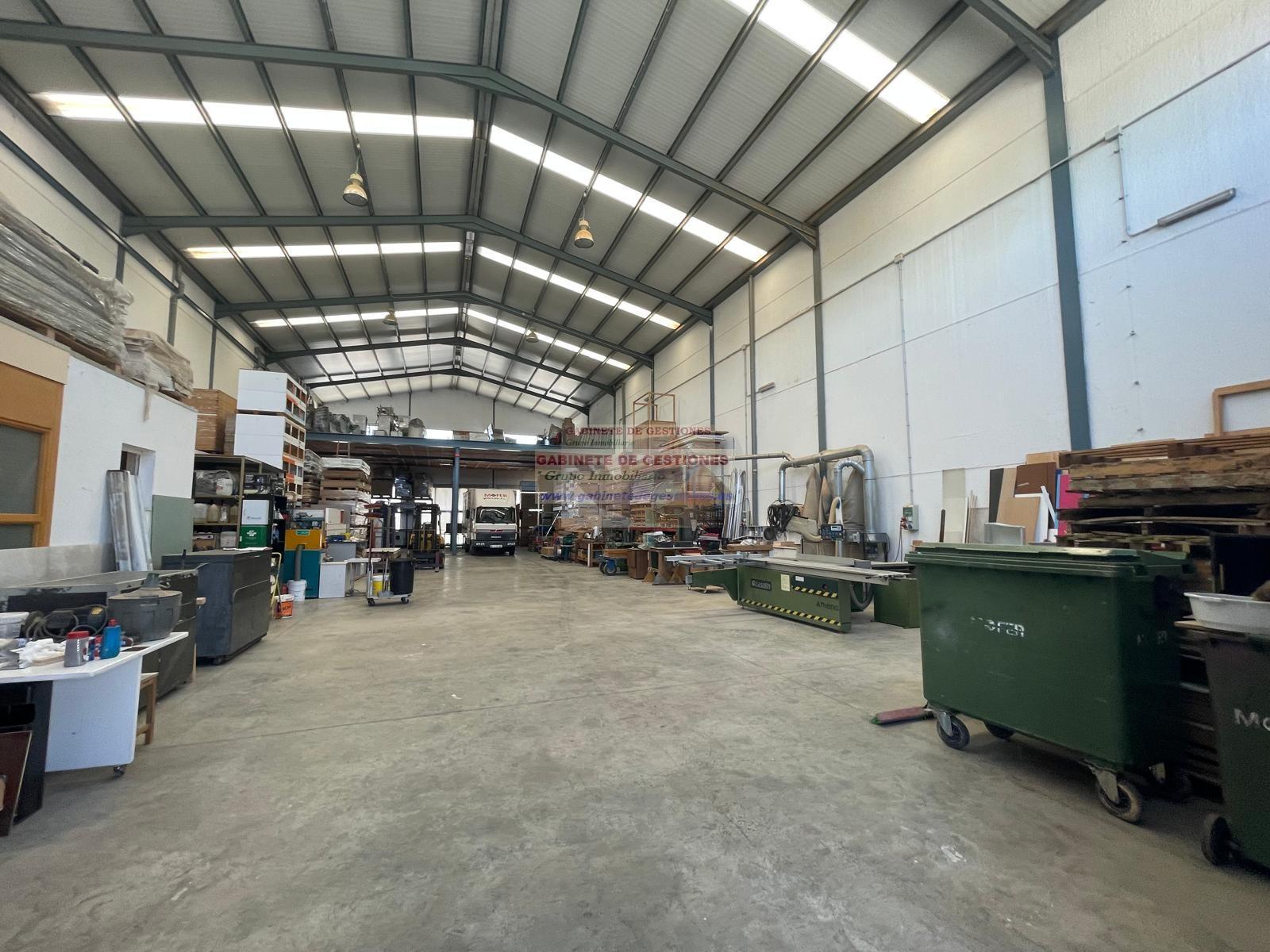 For sale of industrial plant/warehouse in La Gineta