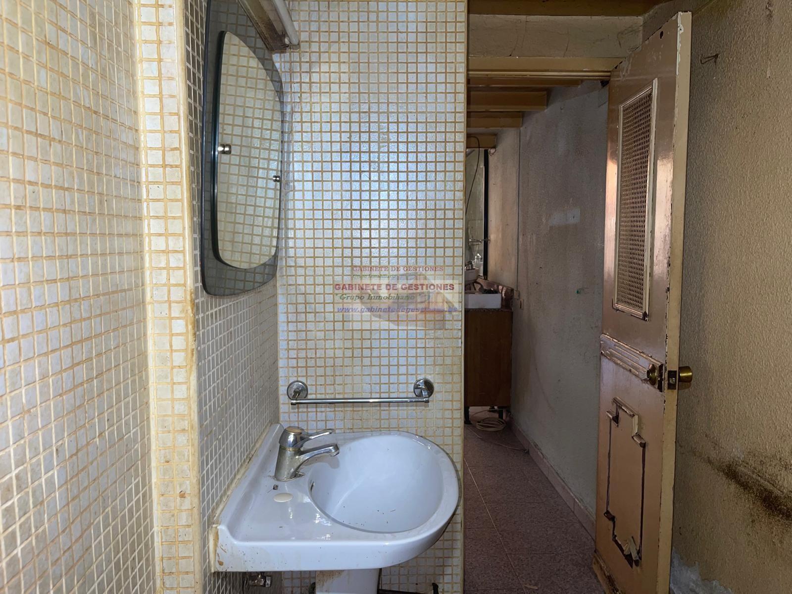 For rent of commercial in Albacete