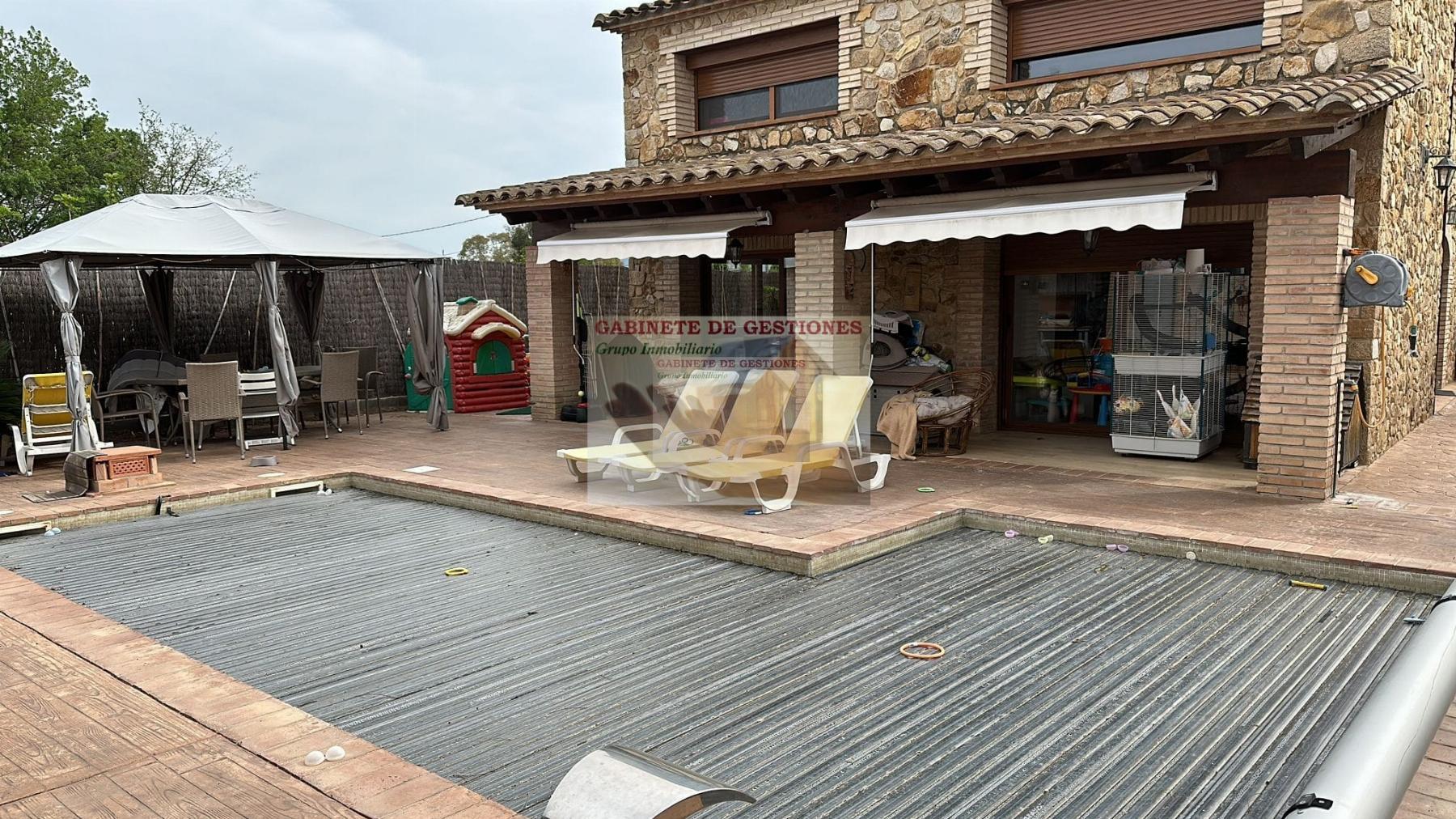 For sale of house in Llagostera
