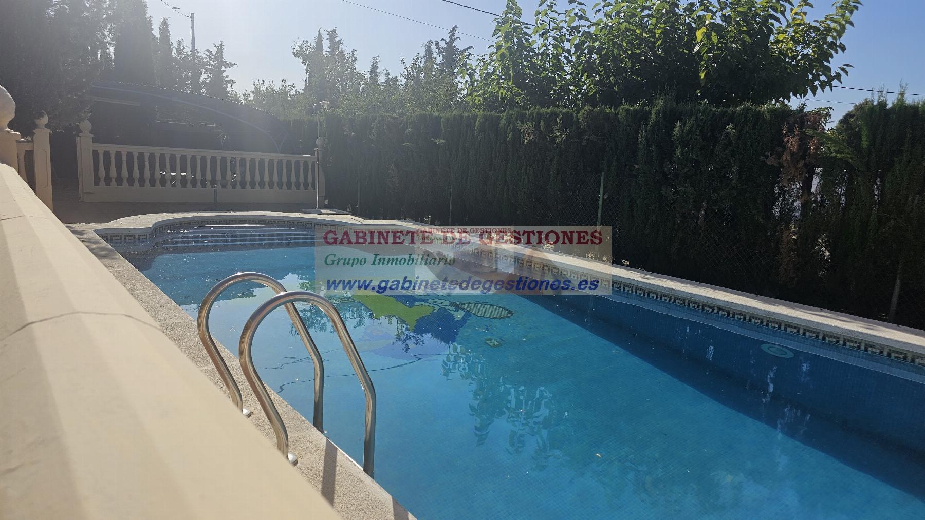 For sale of chalet in Albacete