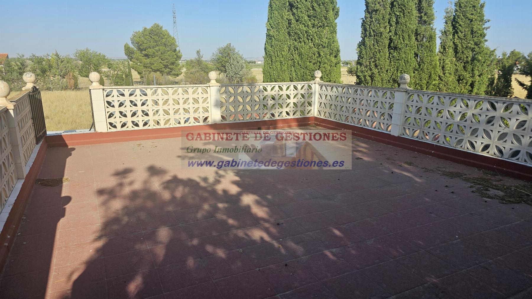 For sale of chalet in Albacete